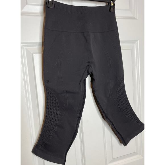 Lululemon Black Crop Leggings With Mesh Detailing Size 6 - Picture 2 of 5
